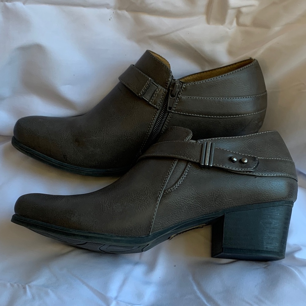 Natural Soul Gray Ankle Booties